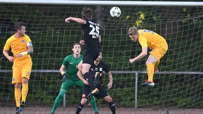 Niendorfs Merkle köpfte zum Liga-Start den Ausgleich gegen Victoria