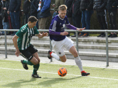 Torjäger Janosch Rinckens (rechts) hält dem HEBC trotz Angeboten die Treue (Foto: Lobeca/Gettschat)