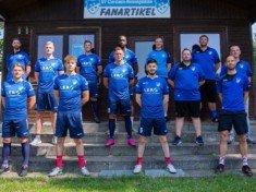 Die Neuzugänge und das Funktionsteam des SVCN präsentieren sich (Foto: Lobeca/Seidel