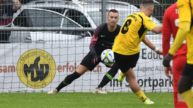 Sucht in Zukunft nicht nur die Ecke beim Elfmeter aus, sondern auch die Spieler für den Kader: Mustafa Ercetin (Nummer acht, Foto: Lobeca/Gettschat)