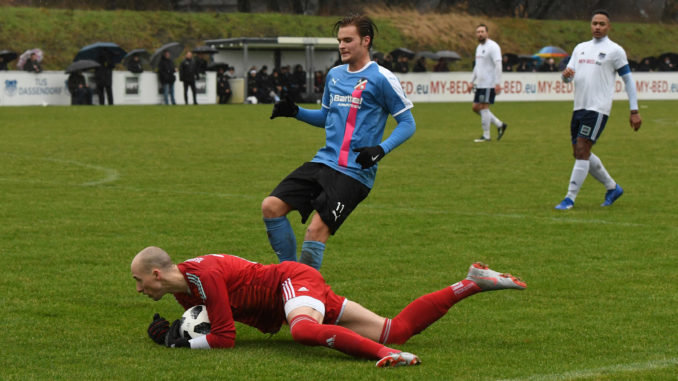 Keeper Christian Gruhne (in Rot) kehrt nach Dassendorf zurück und will weiter Titel gewinnen. (Foto: Lobeca/Gettschat)