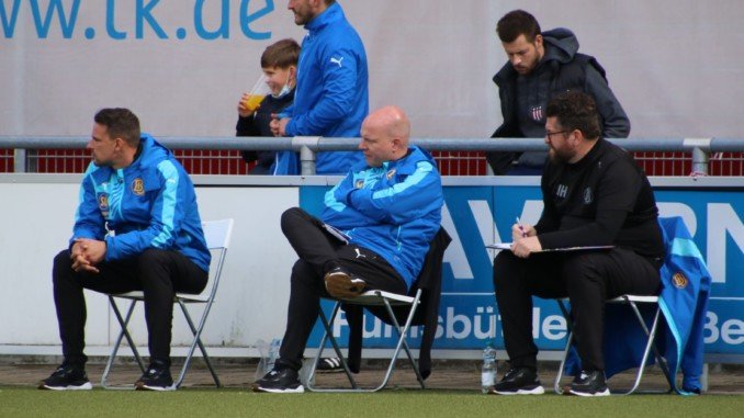 Trainer Jan Haimerl (im Bild rechts) ist mit den bisherigen Planungen an DIeselstraße sehr zufrieden .(Foto: Olaf Both)