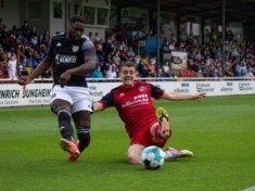 Nach dem Sieg geht es für Rico Bork (rechts( und Eintracht Norderstedt Anfang August weiter. Dann erwartet der Niendorfer TSV den Titelverteidiger in der ersten Runde. (Foto: Lobeca/Seidel)