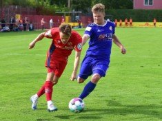 Nick Gerken (im Bild rechts) und der TSV Sasel starten in die Meisterrunde. (Archivbild: Lobeca/Gettschat)