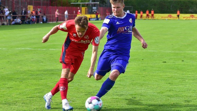 Nick Gerken (im Bild rechts) und der TSV Sasel starten in die Meisterrunde. (Archivbild: Lobeca/Gettschat)