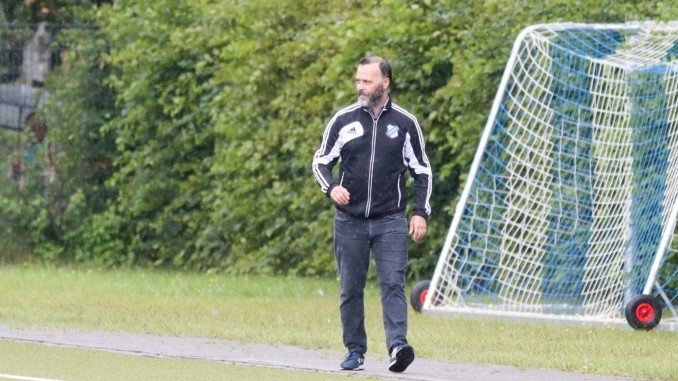 Dürfte mit den letzten Wochen wenig zufrieden sein: Ali Farhadi und der Niendorfer TSV sind im Titelrennen ins Hintertreffen geraten. (Archivfoto: Lobeca/Homburg)