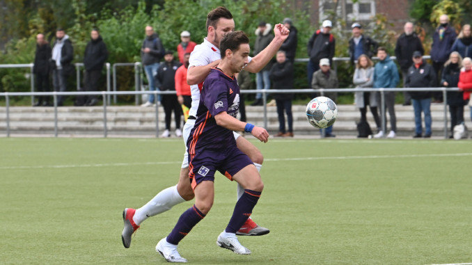 Das Tor von Alexandros Tourgaidis sichert dem HEBC drei Punkte in Osdorf. (Archivfoto: Lobeca/Gettschat)