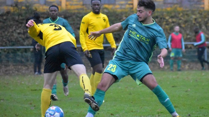 Hart kämpfen müssen am Wochenende Hamm United und der Meiendorfer SV. Es gilt harte Nüsse zu knacken. (Archivfoto: Lobeca/Seidel)