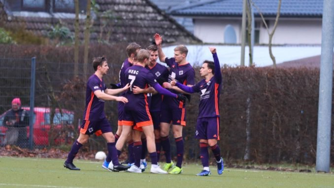 Der HEBC jubelt über die Meisterrunde, musste sich in Quickborn aber mit einem Punkt begnügen. (Archivfoto: Lobea/Homburg)