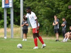 Tyrese Boakye hat den Sprung in die 1. Mannschaft geschafft und steht stellvertretend für die Jugendarbeit beim Eimsbütteler TV. (Foto: Lobeca/Schlikis)