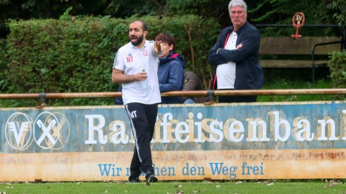 Nabil Toumi, Trainer von Buchholz 08, ist mit der letzten Saison zufrieden und hat ein paar Sorgenfalten für die Neue. (Foto: Lobeca/Homburg)
