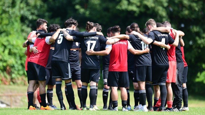 Mit Zusammenhalt und harter Arbeit will der FC Türkiye in dieser Saison die Klasse halten. (Foto: Lobeca/Schlikis)