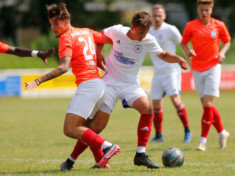 Maximilian Grünbergs (links im Bild) Vertrag bei Phönix Lübeck wurde aufgelöst und es geht zurück an den Parkweg. (Foto: Lobeca/Kasch)