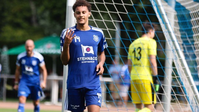 Der Joker sticht: Leandro Casale kam nach 71 Minuten, traf einmal und war am dritten Niendorfer Treffer entscheidend beteiligt. (Archivfoto: Lobeca/Homburg)