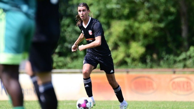 Der Kopf ist oben, der Blick von Demian-Coray Wicke und dem FC Türkiye geht nach vorn. Der Aufsteiger weiß ebenso wie TuRa Harksheide und der Eimsbütteler TV positiv zu überraschen. (Foto: Lobeca/Schlikis)