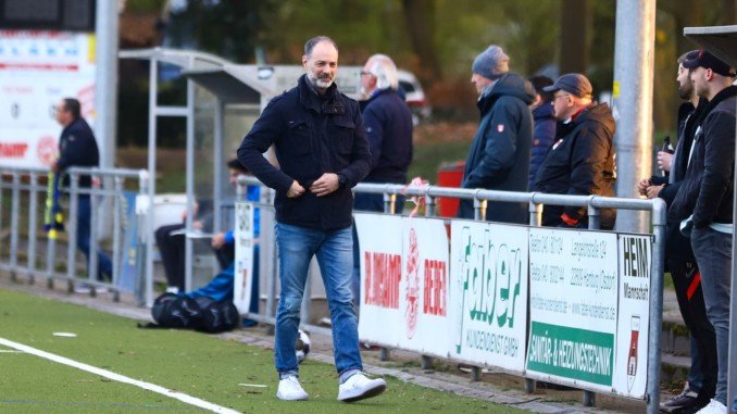 Philipp Obloch, Trainer von TuS Osodrf, freut sich über das neugewonnene Selbstvertrauen, kennt aber die Probleme seiner Mannschaft sehr genau. (Foto: Lobeca/Homburg)