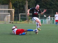 Irgendwie sinnbildlich: Der SV Rugenbergen (hier Leon Neumann) ist aktuell die wohl größte Enttäuschung in der Oberliga. (Foto: Lobeca/Homburg)