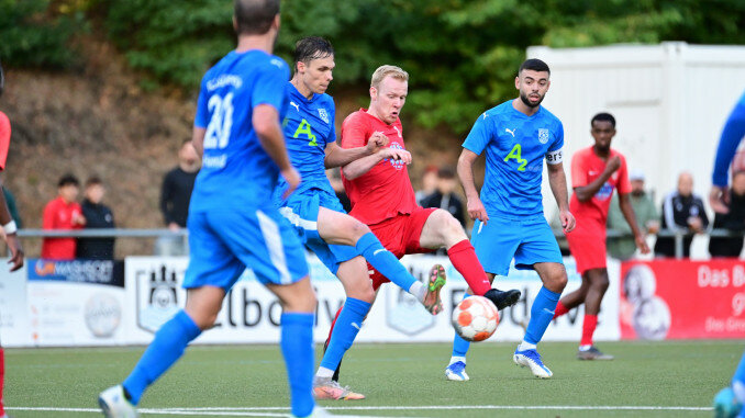 Der FC Süderelbe kam schwer in die Saison, hat sich aber genfangen. Dennoch schwebt die Elf um Justin Heinbockel in Abstiegsgefahr. (Foto: Lobeca/Schlikis)