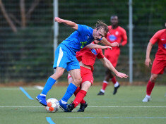 Niklas Golke darf dank zweier eigener Tore mit dem FC Süderelbe jubeln. (Archivfoto: Lobeca/Schlikis)