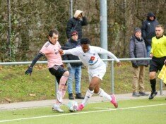 Kampf und Krampf zwischen dem HEBC und TuS Dassendorf mit dem entsprechenden Resultat am Ende. (Foto: Lobeca/Rohlfs)