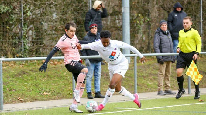 Kampf und Krampf zwischen dem HEBC und TuS Dassendorf mit dem entsprechenden Resultat am Ende. (Foto: Lobeca/Rohlfs)