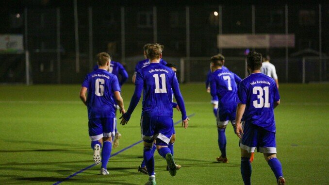 Jubel bei TuRa Harksheide: der Aufsteiger trifft und siegt erstmals in 2023. (Foto: Lobeca/Rohlfs)