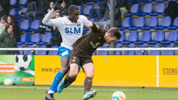 Noch ist die U23 des FC St. Pauli nicht gefallen. Aber die Zweitliga-Reserve steckt mitten im Abstiegskampf der Regionalliga Nord - was Auswirkungen auf die Oberliga hat. (Foto: Lobeca/Seidel)