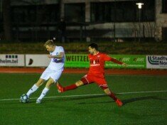 Lucky Punch in der Nachspielzeit: Yannick Fischer schießt TuRa Harksheide zum Sieg über Rugenbergen. (Foto: Lobeca/Rohlfs)