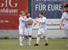 Deran Töksöz, in der Bildmitte, wird den TSV Sasel nach vier erfolgreichen Jahren verlassen. (Foto: Lobeca/Seidel)