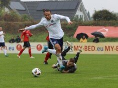 Tjark Grundmann (am Boden) verstärkt den USC Paloma zur neuen Saison im Tor. (Foto: Lobeca(Pfaff)