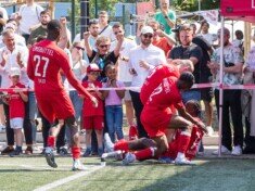 Jubel beim ETV: der Aufsteiger schafft den Durchmarsch in die Regionalliga. (Foto: Lobeca/Seidel)