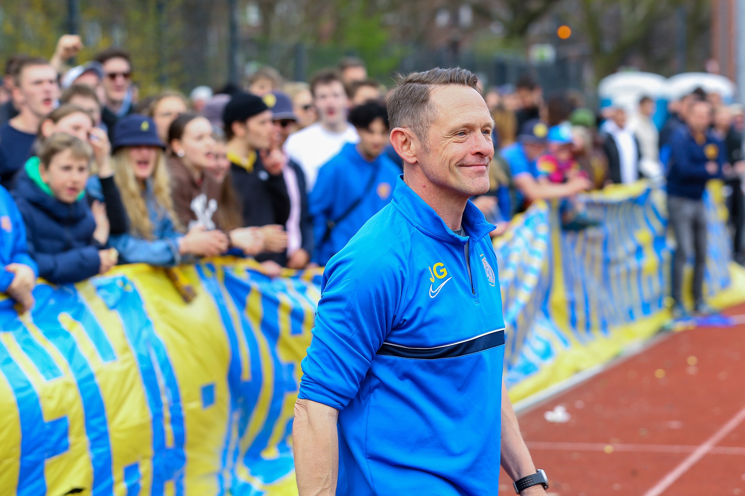 Der Anhang soll es richten: nach vier Niederlagen in Serie erwartet Jörn Großkopf mit seinem FC Alsterbrüder nun den großen Nachbarn zum Derby und hofft auf Unterstützung der Zuschauer. (Archivfoto: Lobeca/Rohlfs)