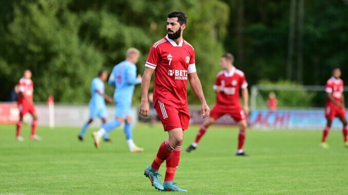 Milaim Buzhala ist einer der arrivierten Kräfte, die Buchholz 08 erhalten geblieben sind. (Foto: Lobeca/Schlikis)