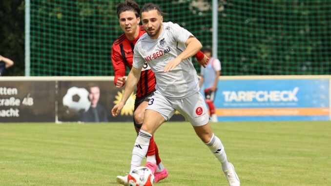 Wiedersehen mit dem Ex: Tolga Celikten empfängt mit TuS Dassendorf seinen alten Herzensclub TSV Sasel. (Foto: Lobeca/Pfaff)