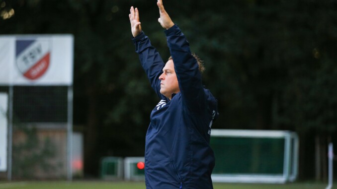 Trainer Marco Stier ist beim TSV Sasel der Verzweiflung nahe. (Foto: Lobeca/Rohlfs)