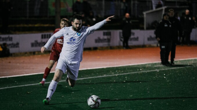 Überraschungsteam TuRa Harksheide, hier Pascal Ehrenberg, testet dreimal, bevor es in die Pflichtspiele geht. (Foto: Lobeca/Rohlfs)