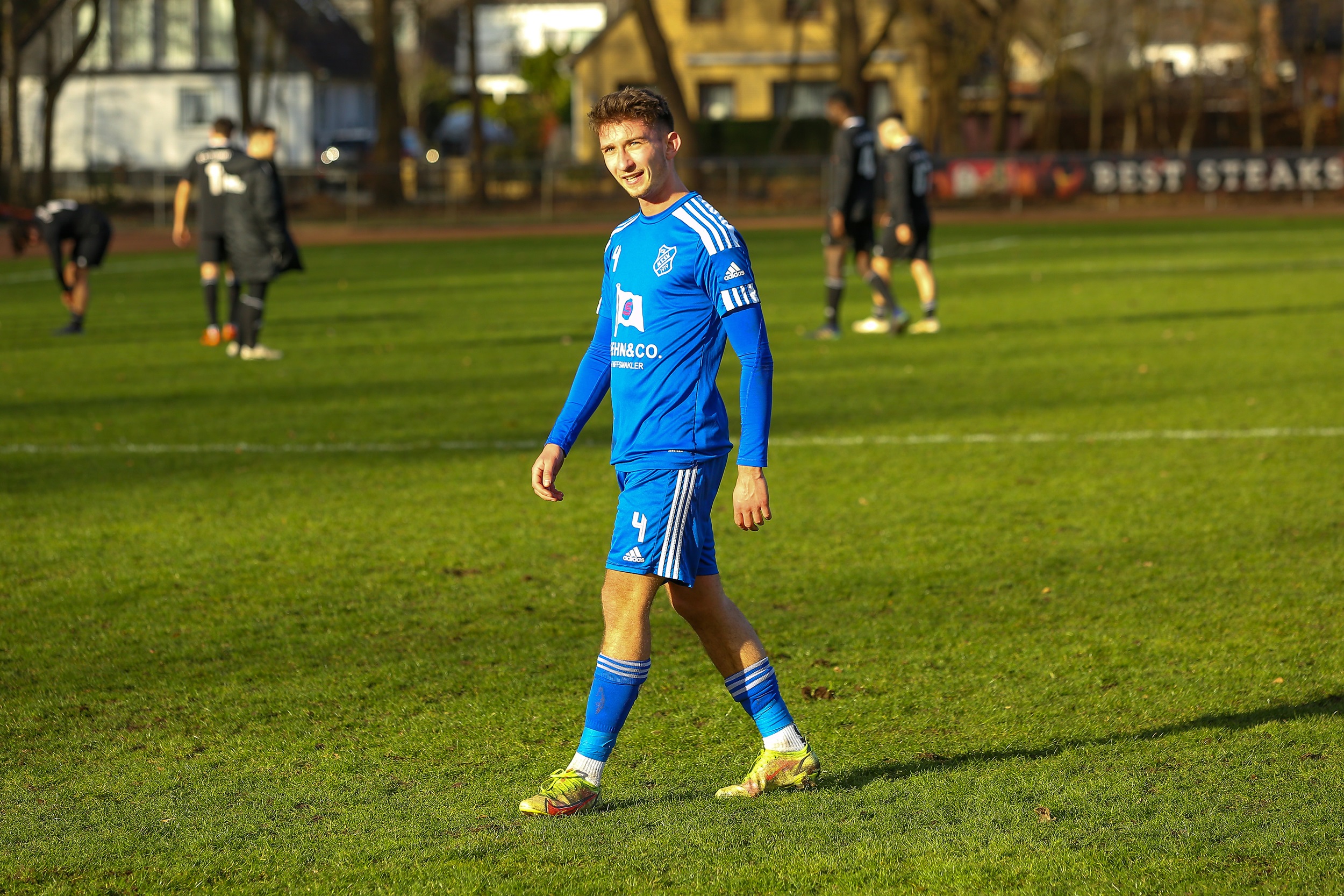 Kennt nur ein Trikot: Lennard Speck verlängert beim Niendorfer TSV für zwei weitere Jahre. (Foto: Lobeca/Rohlfs)