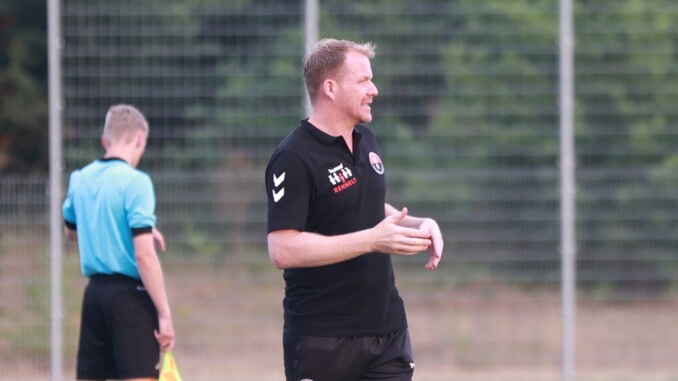 Nils Hachmann belegt mit dem SV Rugenbergen derzeit Platz 15 in der Oberliga Hamburg. Doch dieser Platz könnte am Ende für den Klassenerhalt nicht reichen. (Foto: Lobeca/Homburg)