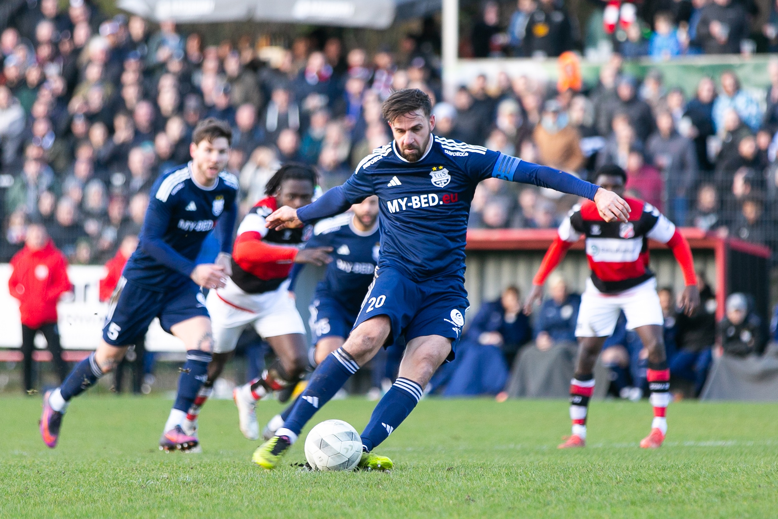 Hat Harnik hier den Ball doppelt gespielt oder nicht? (Foto: Lobeca/Rohlfs)