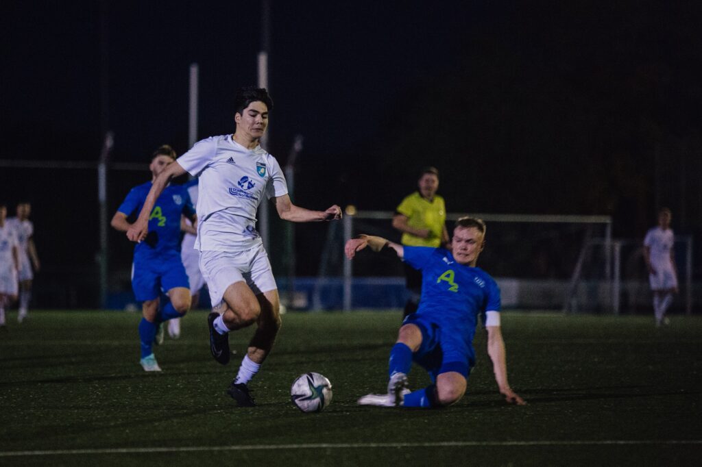 Süderelbe grätscht Harksheide ab und siegt im Mittelduell. (Foto: Lobeca/Rohlfs)