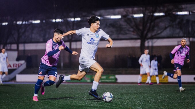 Altona 93 (Hier links Veli Sulejmani) muss gegen den ETSV ran, Falk Schmidt und TuRa Harksheide eröffnen den Spieltag in Halstenbek. (Foto: Lobeca/Rohlfs)