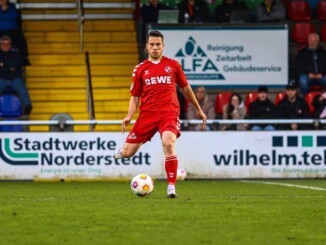 Eintracht Norderstedt, hier Marc Bölter, zeigt im Abstiegskampf Nerven und bringt die Oberliga zum Schwitzen. (Foto: Lobeca/Homburg)