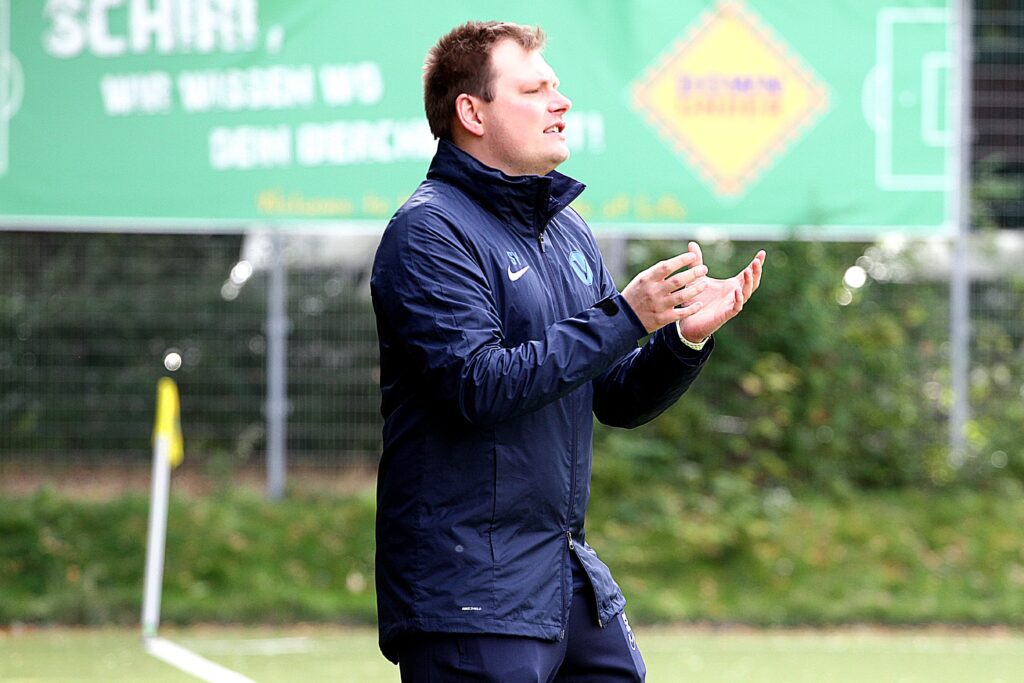 Sascha Bernhardt und der SC Victoria wollen das Derby gegen den HEBC gewinnen. (Archivfoto: Niklas Runne)