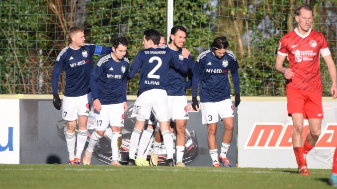 Jubel In Dassendorf: die TuS übernimmt am 32. Spieltag erstmals die Tabellenführung. (Archivfoto: Lobeca)