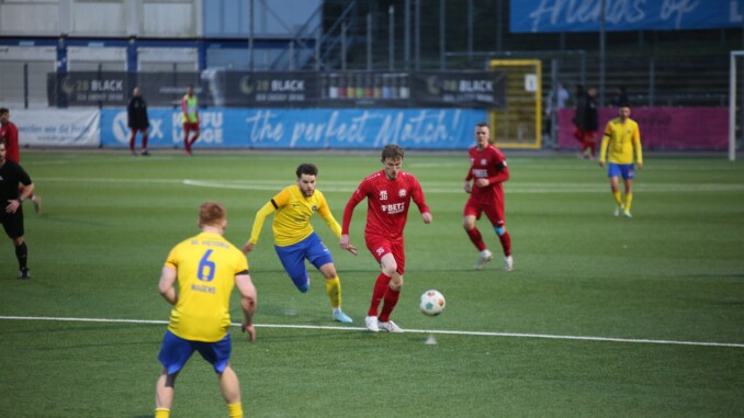 Der SC Victoria muss gegen Niendorf ran, die rot-gekleideten Buchholzer empfangen den HSV. (Foto: B08/Miriam Burgemeister)