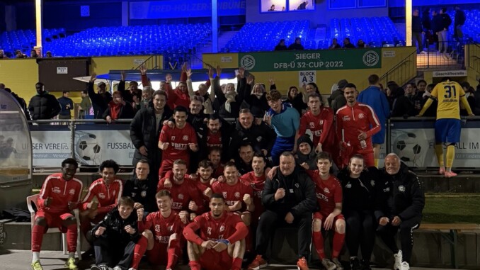 Glückliche Sieger am Freitag: Buchholz rang den SC Victoria nieder. (Foto: B08/Burgemeister/hfr)