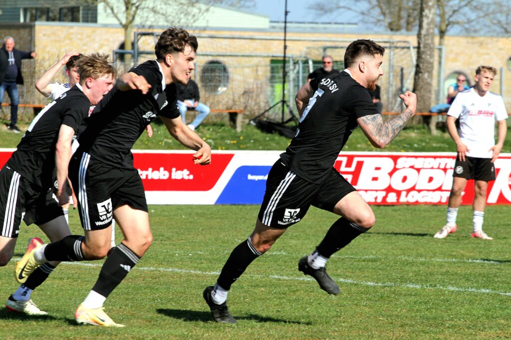 Der Heider SV möchte auch in der Aufstiegsrunde jubeln. (Foto: Niklas Runne)