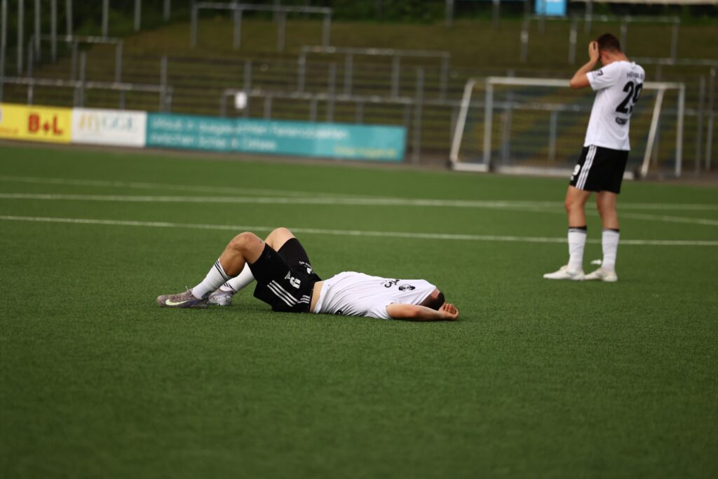 Enttäuschung beim Heider SV nach dem verpassten Aufstieg. (Foto: Lobeca)