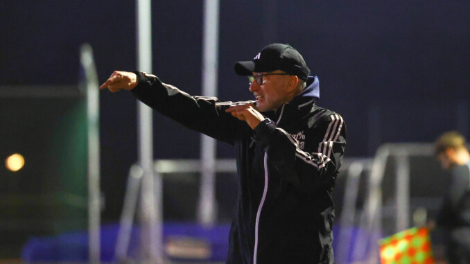Jörg Schwarzer gehört zu den dienstältesten Trainern und will mit Harksheide weiter die Klasse halten. (Foto: Lobeca/Homburg)
