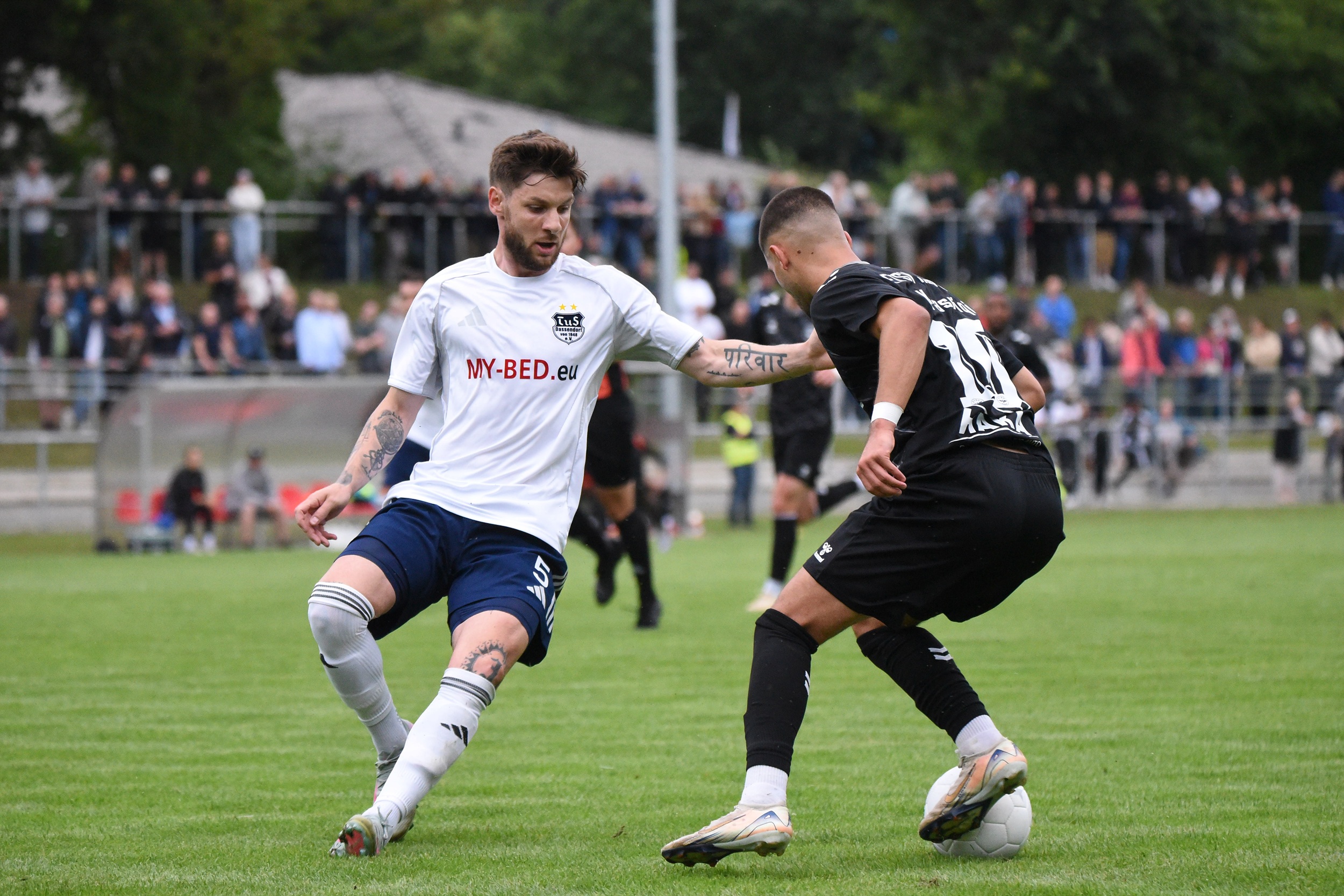 Erolind Krasniqi (am Ball) war an jeder gefährlichen Aktion des ETSV beteiligt. (Foto: Lobeca/Seidel)